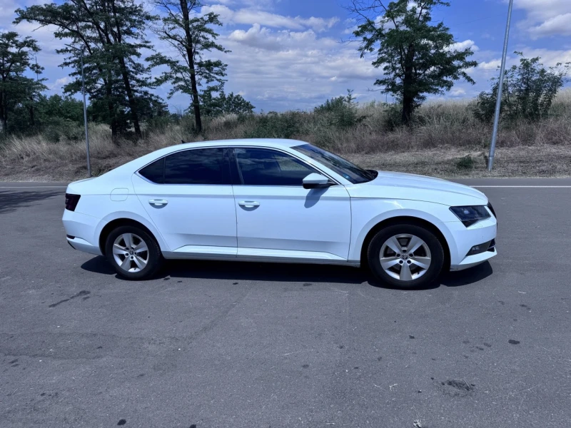 Skoda Superb 2.0 190кс * 4х4* DSG* NAVI* , снимка 11 - Автомобили и джипове - 52338017