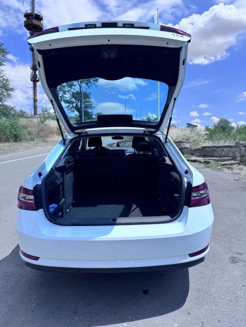 Skoda Superb 2.0 190кс * 4х4* DSG* NAVI* , снимка 14 - Автомобили и джипове - 52338017