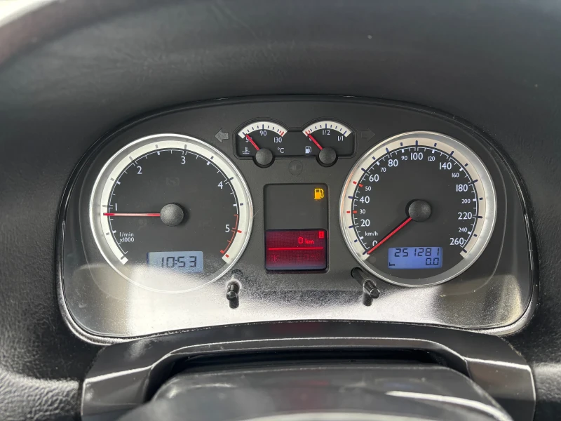 VW Golf 1.9TDI 90 кс 2004 г Възможен Бартер, снимка 9 - Автомобили и джипове - 52892170