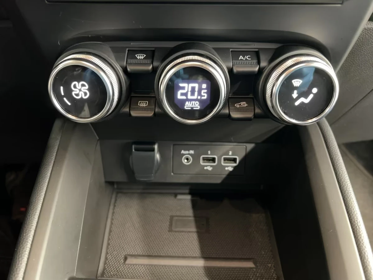 Renault Clio TCe90/91HP/INTENS/360/NAVI/LED/CPLAY/985g, снимка 11 - Автомобили и джипове - 53997885