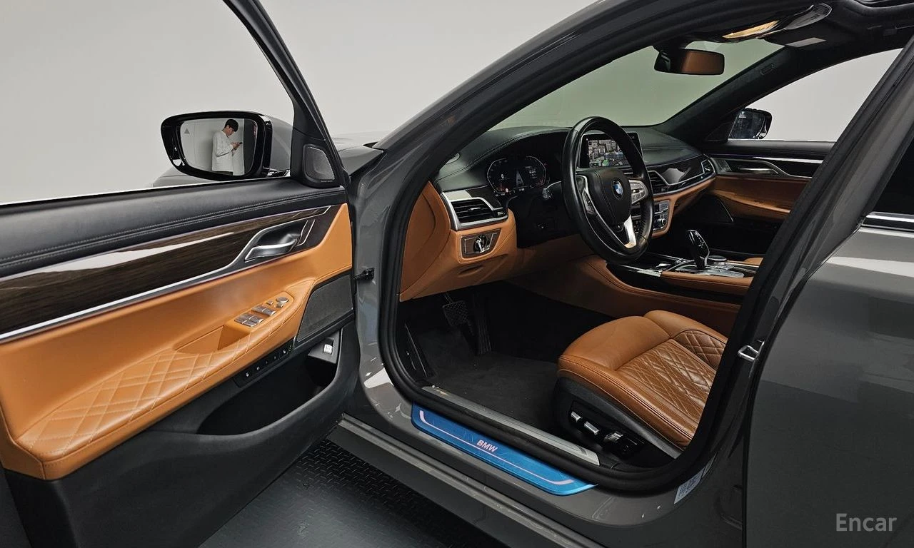 BMW 740 ЛАЗЕРИ * ОБДУХВАНЕ * ДИСТРОНИК * H/K * , снимка 16 - Автомобили и джипове - 55187480