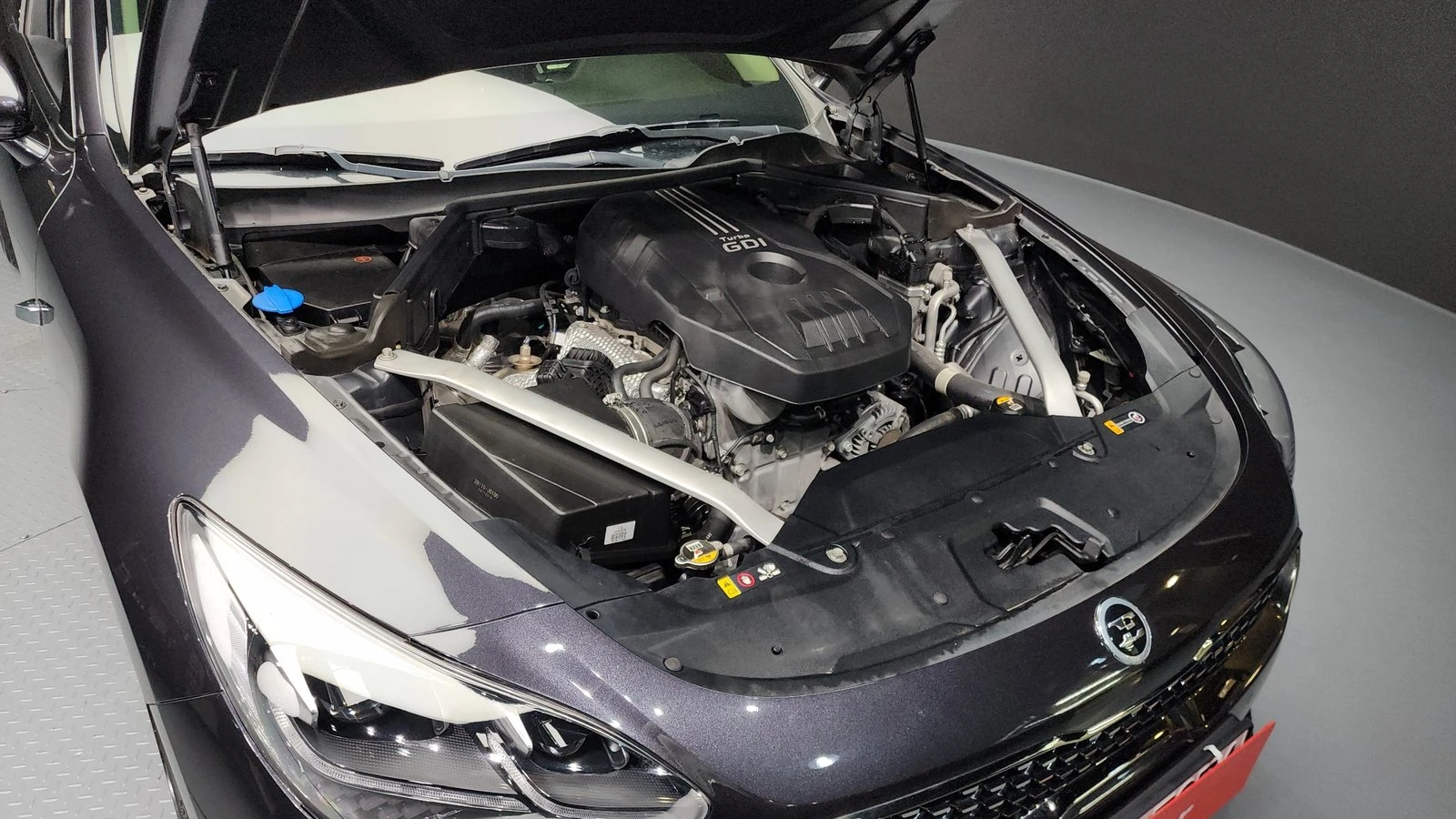 Kia Stinger 2.0* KEYLESS* ПОДГРЕВ ВОЛАН* ЕЛ. БАГАЖНИК* КРАЙНА , снимка 6 - Автомобили и джипове - 55318957
