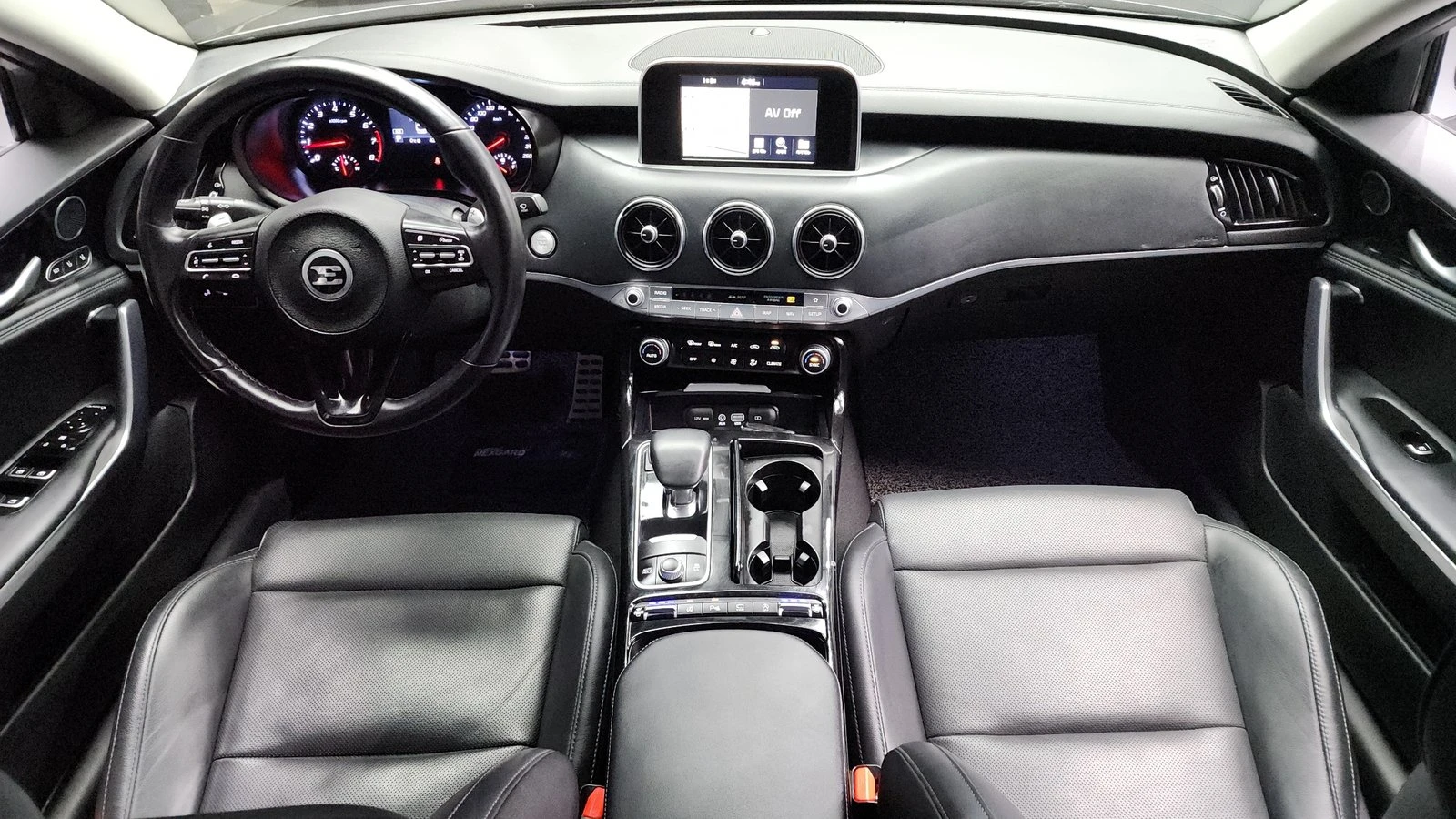 Kia Stinger 2.0* KEYLESS* ПОДГРЕВ ВОЛАН* ЕЛ. БАГАЖНИК* КРАЙНА , снимка 7 - Автомобили и джипове - 55318957
