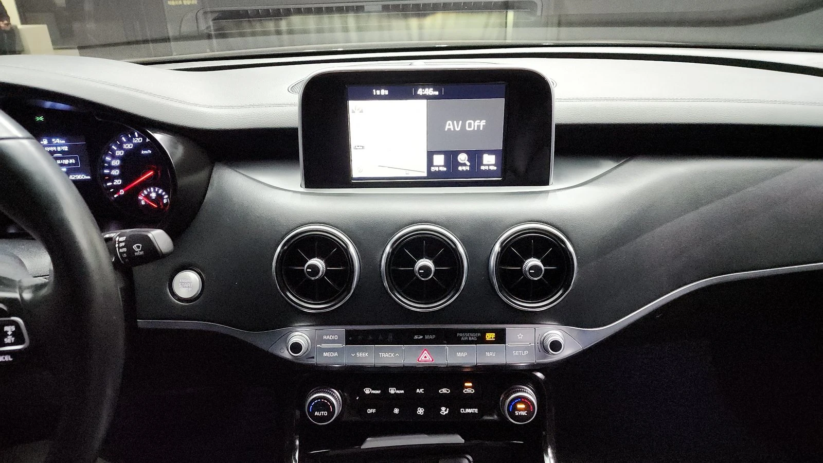 Kia Stinger 2.0* KEYLESS* ПОДГРЕВ ВОЛАН* ЕЛ. БАГАЖНИК* КРАЙНА , снимка 14 - Автомобили и джипове - 55318957