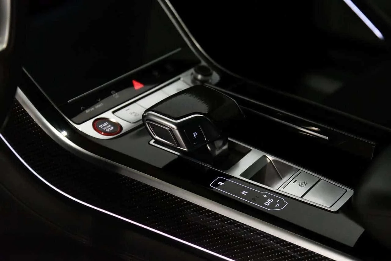 Audi S8 Quattro 4.0T 563 HP / Black Optics / Driver Assist, снимка 12 - Автомобили и джипове - 55431842