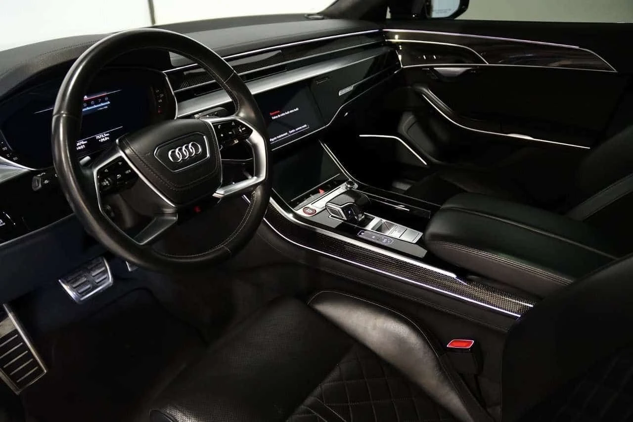 Audi S8 Quattro 4.0T 563 HP / Black Optics / Driver Assist, снимка 2 - Автомобили и джипове - 55431842