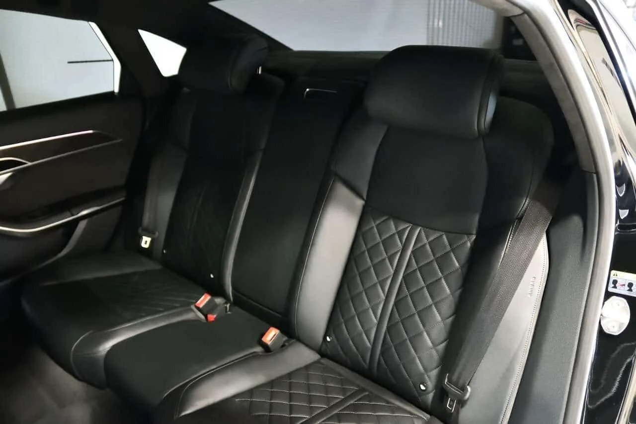 Audi S8 Quattro 4.0T 563 HP / Black Optics / Driver Assist, снимка 16 - Автомобили и джипове - 55431842