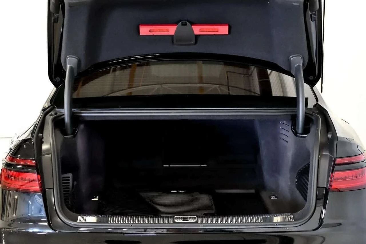 Audi S8 Quattro 4.0T 563 HP / Black Optics / Driver Assist, снимка 10 - Автомобили и джипове - 55431842