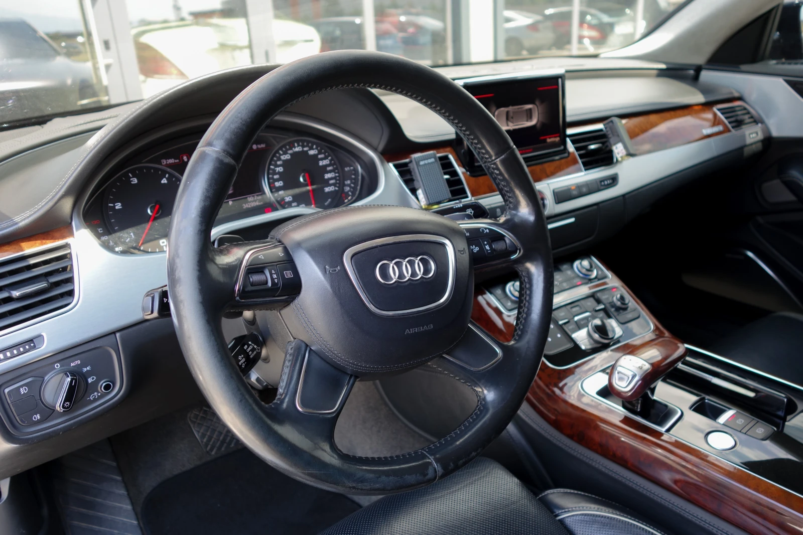 Audi A8 * 4.2 TDI quattro* СМЕНЕНИ ВЕРИГИ* МАСАЖИ* ОБДУХВА, снимка 15 - Автомобили и джипове - 55847046