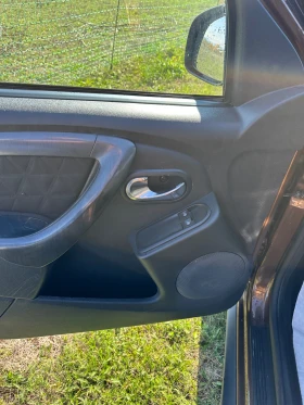 Dacia Duster 1.6 I  Газ/Бензин, снимка 7