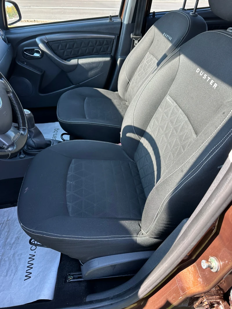 Dacia Duster 1.6 I  Газ/Бензин, снимка 8 - Автомобили и джипове - 52061755
