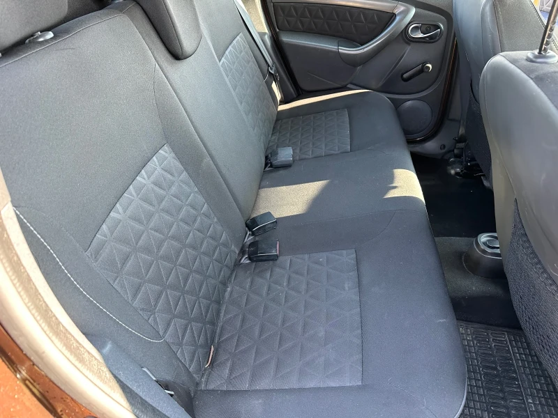 Dacia Duster 1.6 I  Газ/Бензин, снимка 14 - Автомобили и джипове - 52061755