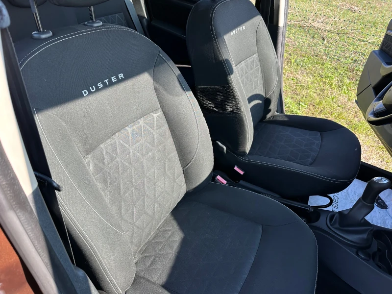 Dacia Duster 1.6 I  Газ/Бензин, снимка 12 - Автомобили и джипове - 52061755