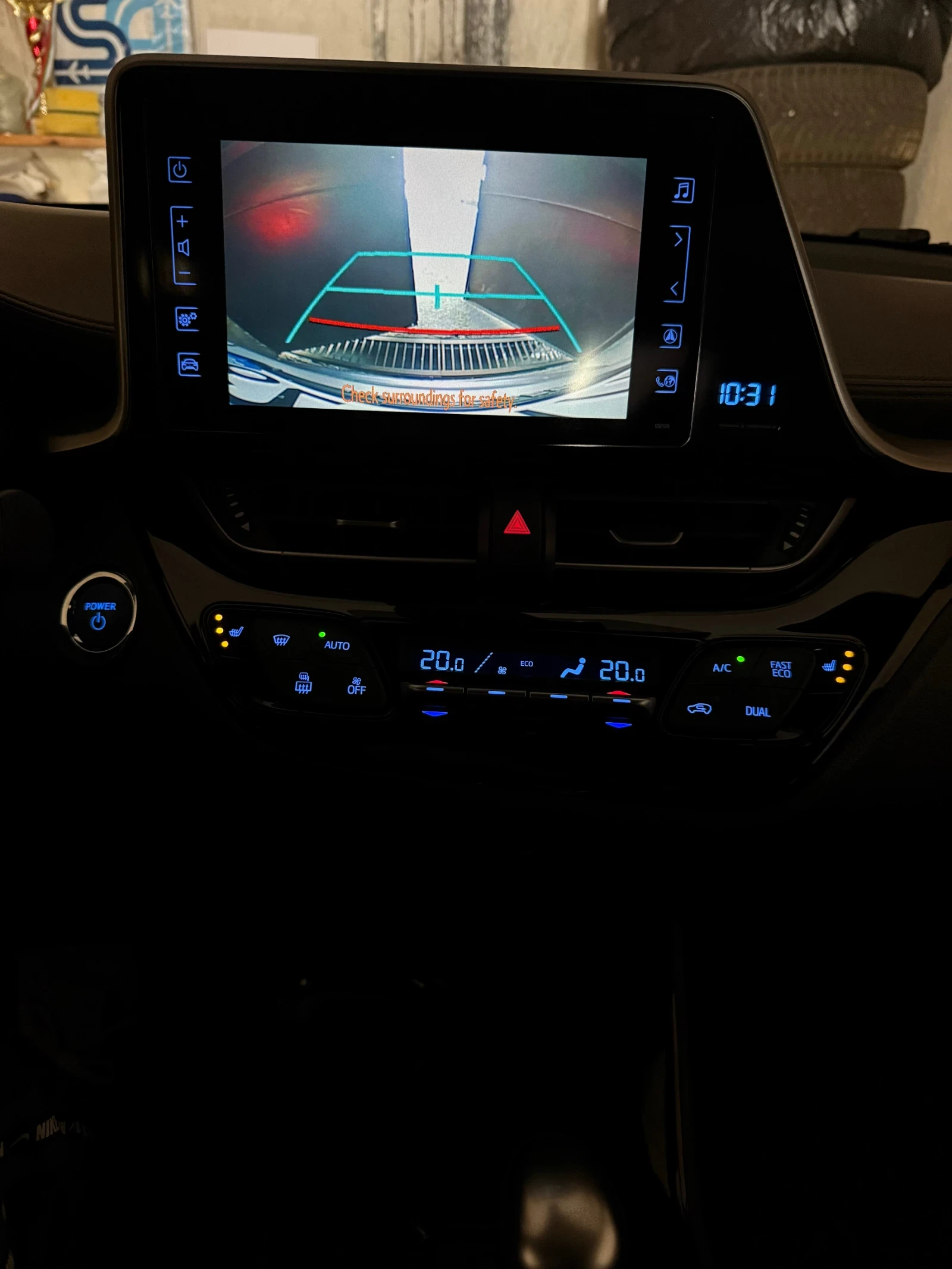 Toyota C-HR 1.8 Hybrid Lounge, Distronic, Keyless, e-CVT, снимка 10 - Автомобили и джипове - 53841942