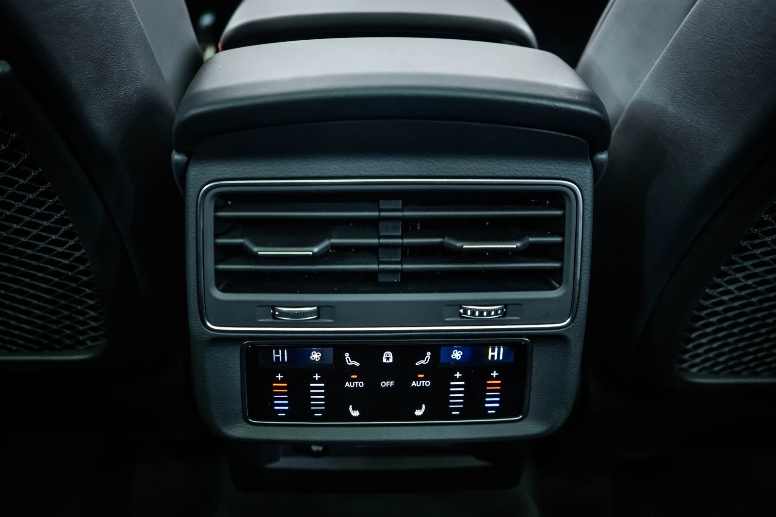 Audi SQ7 4.0 TFSI печка* панорама* B&O, снимка 16 - Автомобили и джипове - 54187723