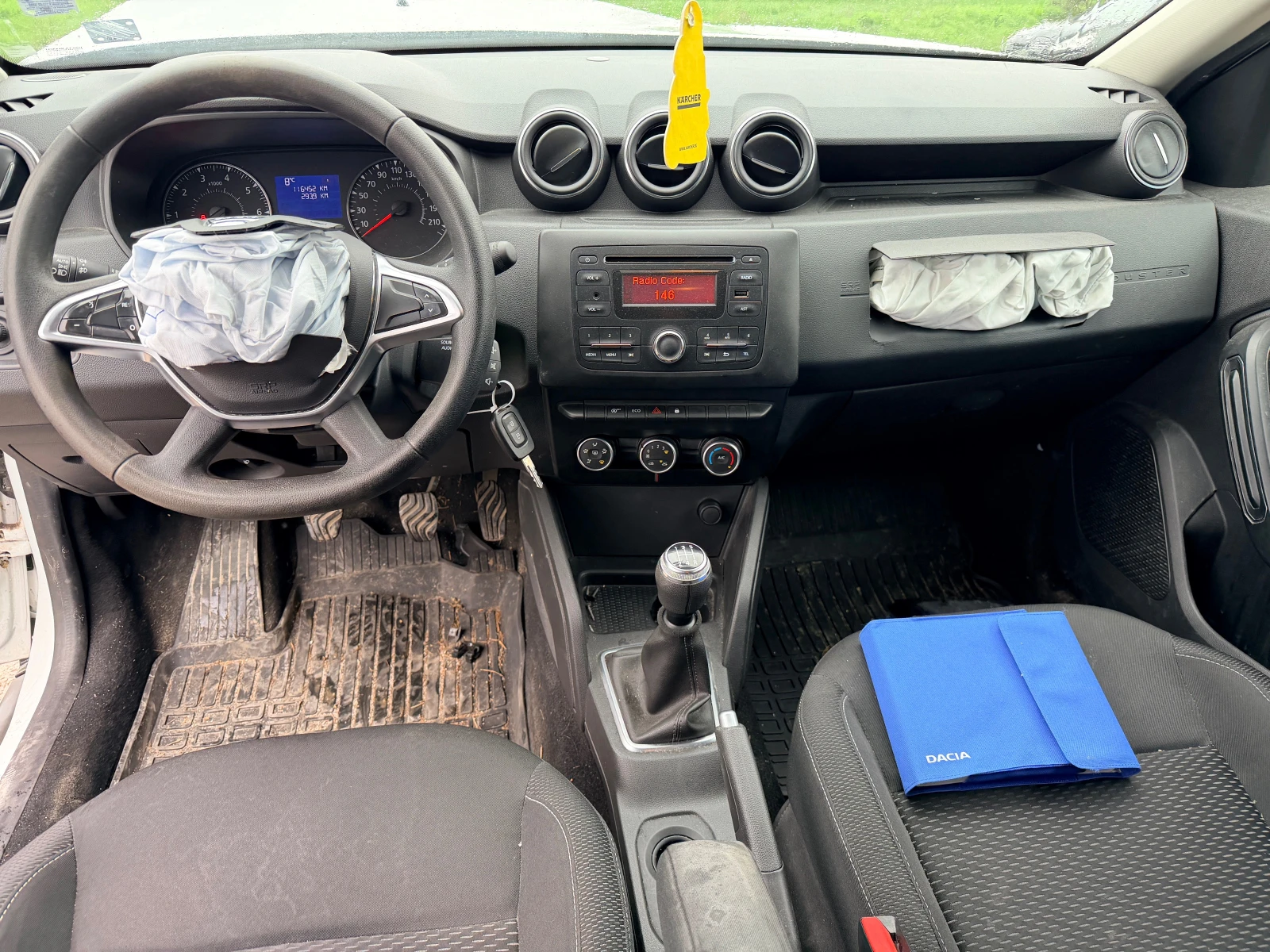 Dacia Duster 1.6, снимка 10 - Автомобили и джипове - 54390450