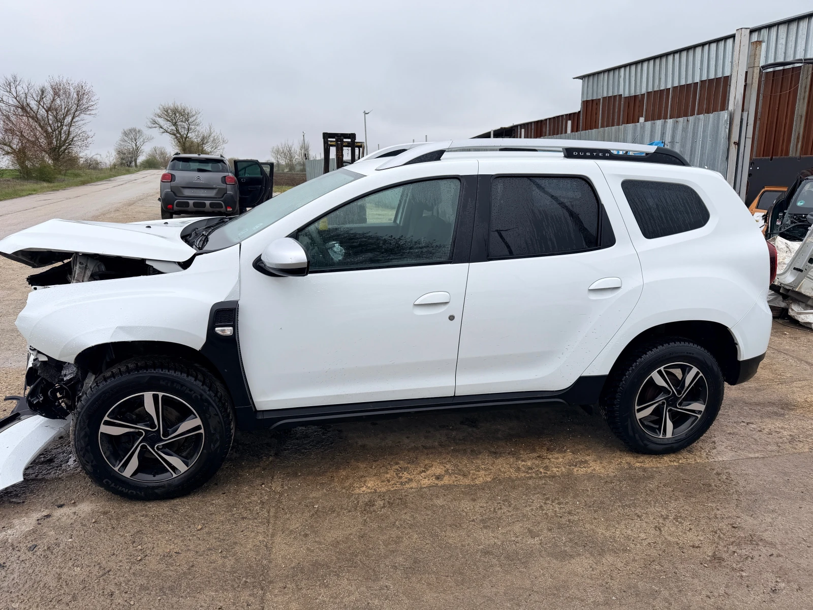 Dacia Duster 1.6, снимка 4 - Автомобили и джипове - 54390450