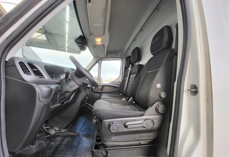 Iveco 35S18 3.0L* HI-MATIC* LED* КЛИМА* СРЕДНА БАЗА, снимка 8 - Бусове и автобуси - 52743976