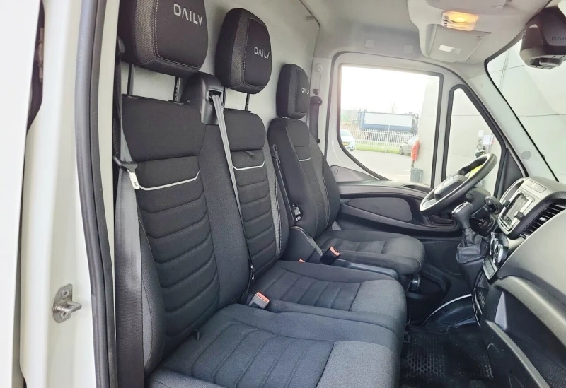 Iveco 35S18 3.0L* HI-MATIC* LED* КЛИМА* СРЕДНА БАЗА, снимка 9 - Бусове и автобуси - 52743976