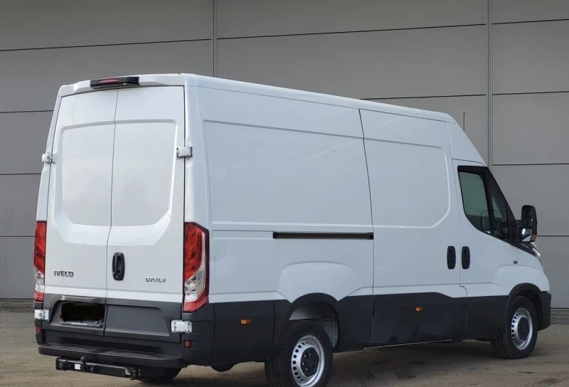 Iveco 35S18 3.0L* HI-MATIC* LED* КЛИМА* СРЕДНА БАЗА, снимка 4 - Бусове и автобуси - 52743976