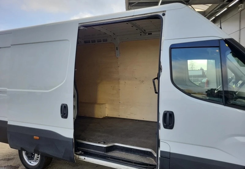 Iveco 35S18 3.0L* HI-MATIC* LED* КЛИМА* СРЕДНА БАЗА, снимка 5 - Бусове и автобуси - 52743976