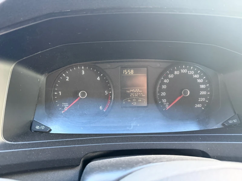 VW Transporter 2.0 TDI клима, снимка 12 - Бусове и автобуси - 53061311