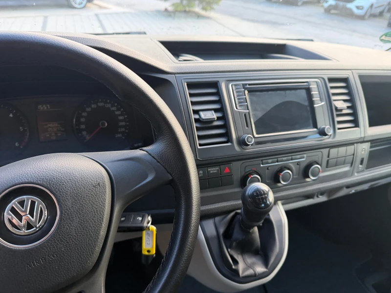 VW Transporter 2.0 TDI клима, снимка 11 - Бусове и автобуси - 53061311