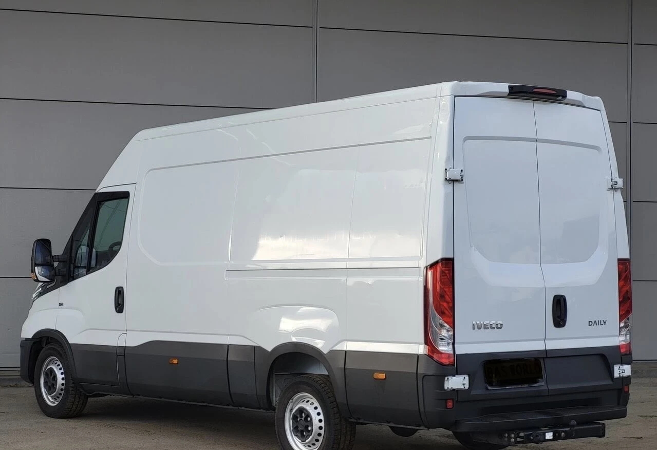 Iveco 35S18 3.0L* HI-MATIC* LED* КЛИМА* СРЕДНА БАЗА - изображение 3