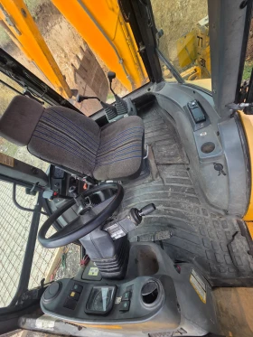 Багер New Holland LB115B , снимка 6