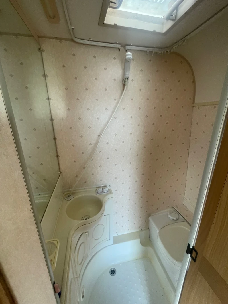 Каравана Bailey Majestic , снимка 7 - Каравани и кемпери - 52488068