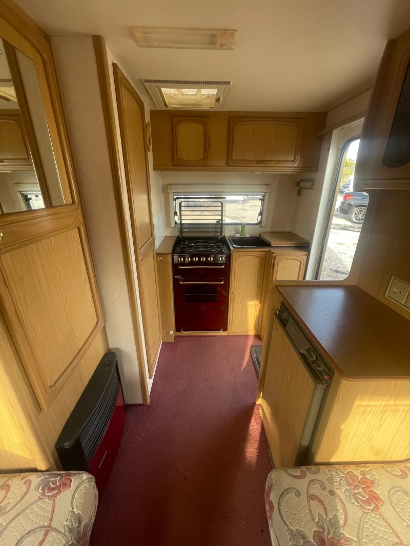 Каравана Bailey Majestic , снимка 5 - Каравани и кемпери - 52488068