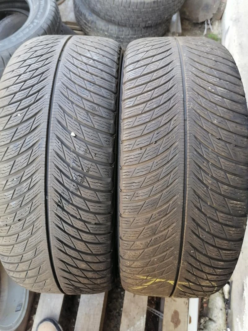 Гуми Зимни 245/45R18, снимка 1 - Гуми и джанти - 31528553