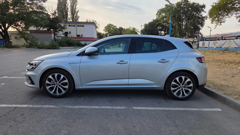 Renault Megane 1.3 TCE, снимка 4 - Автомобили и джипове - 52397755