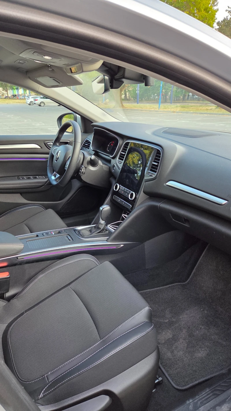 Renault Megane 1.3 TCE, снимка 8 - Автомобили и джипове - 52397755