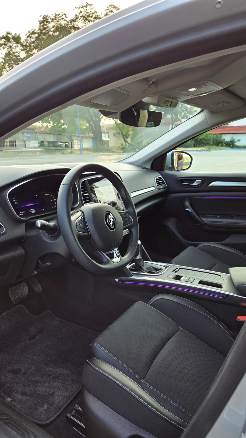 Renault Megane 1.3 TCE, снимка 10 - Автомобили и джипове - 52397755