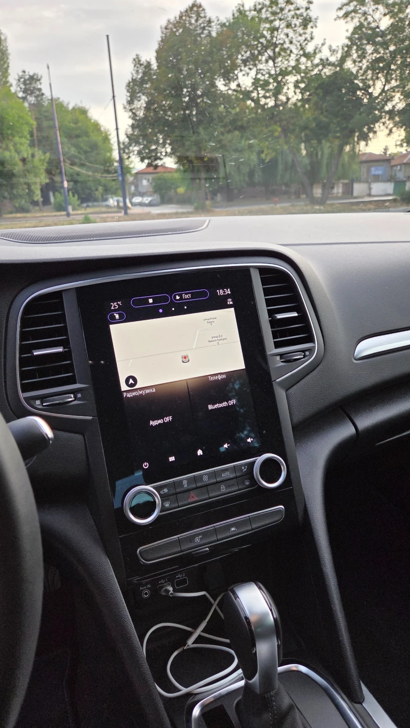 Renault Megane 1.3 TCE, снимка 13 - Автомобили и джипове - 52397755