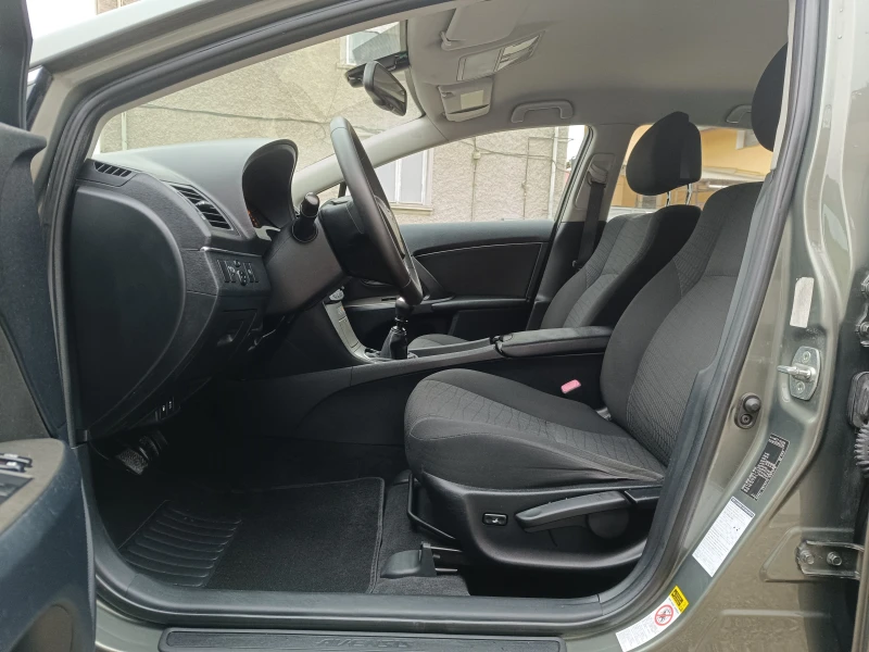 Toyota Avensis 1.8 VVT-i 147к.с., снимка 10 - Автомобили и джипове - 52886766
