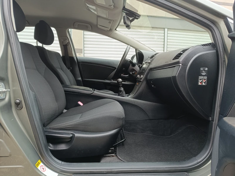 Toyota Avensis 1.8 VVT-i 147к.с., снимка 11 - Автомобили и джипове - 52886766