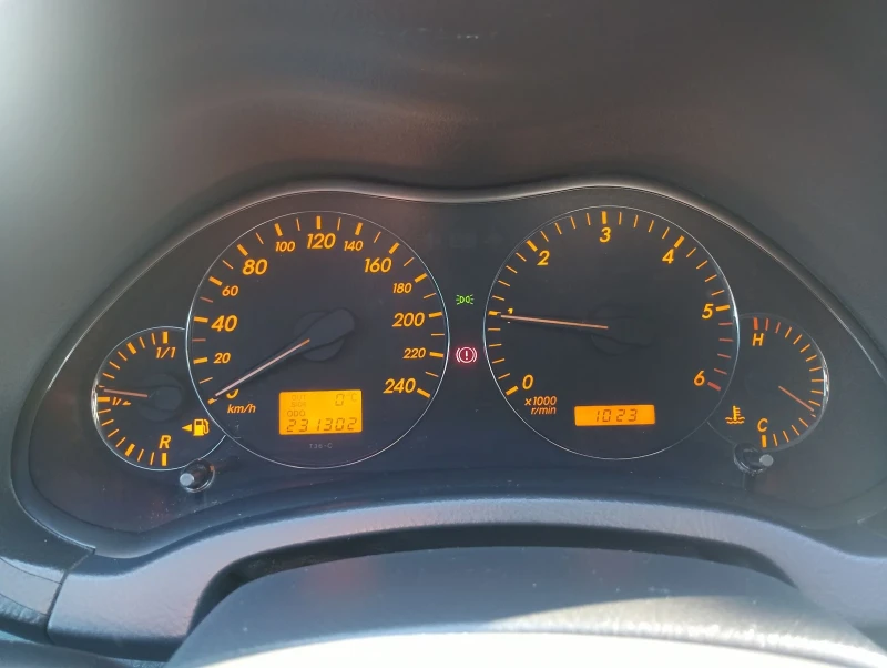 Toyota Avensis 2.2 куб.150 к.с., снимка 11 - Автомобили и джипове - 52934733