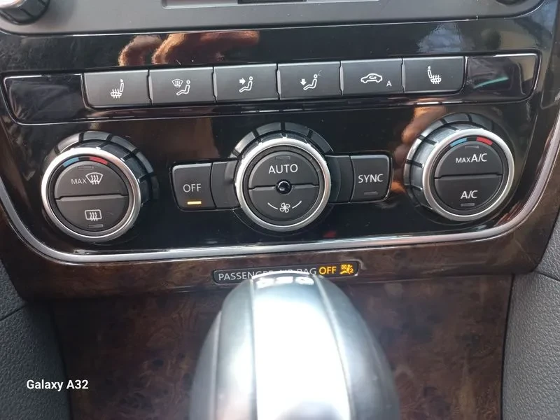 VW Passat 2.0 TDI, снимка 14 - Автомобили и джипове - 54298589