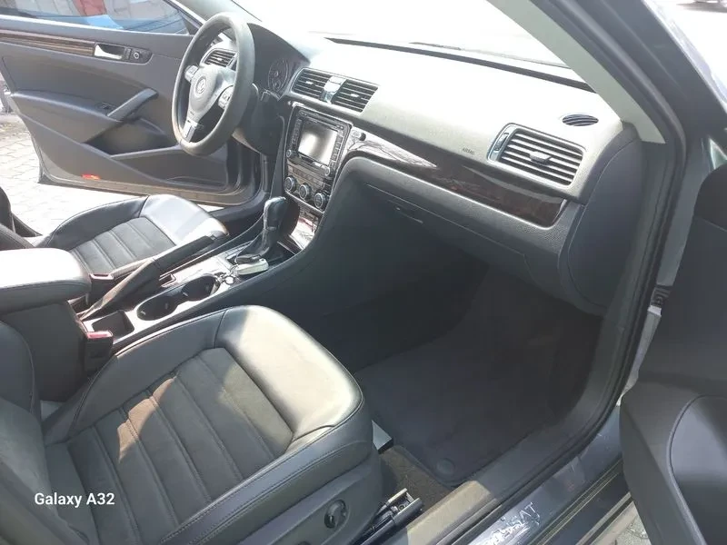 VW Passat 2.0 TDI, снимка 16 - Автомобили и джипове - 54298589