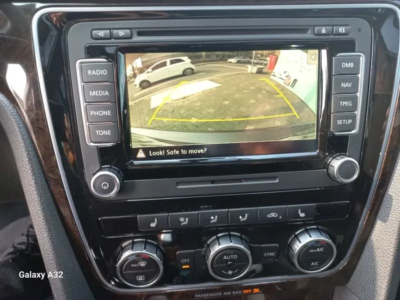 VW Passat 2.0 TDI, снимка 11 - Автомобили и джипове - 54298589