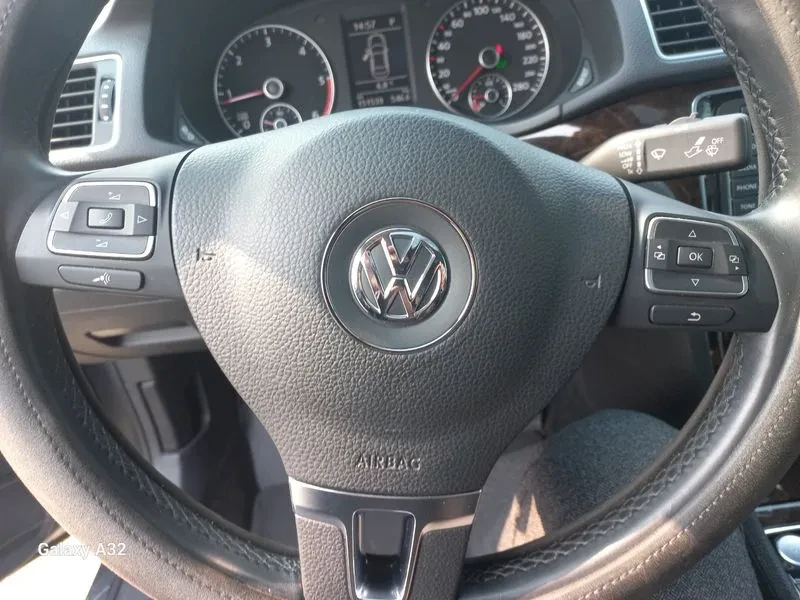 VW Passat 2.0 TDI, снимка 9 - Автомобили и джипове - 54298589