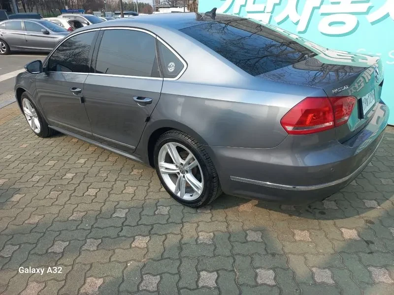 VW Passat 2.0 TDI, снимка 4 - Автомобили и джипове - 54298589