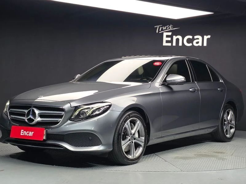 Mercedes-Benz E 300 2.0 E300 /W213 / Avangarde / CARFAX