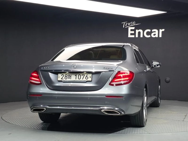 Mercedes-Benz E 300 2.0 E300 /W213 / Avangarde / CARFAX, снимка 4 - Автомобили и джипове - 55634356