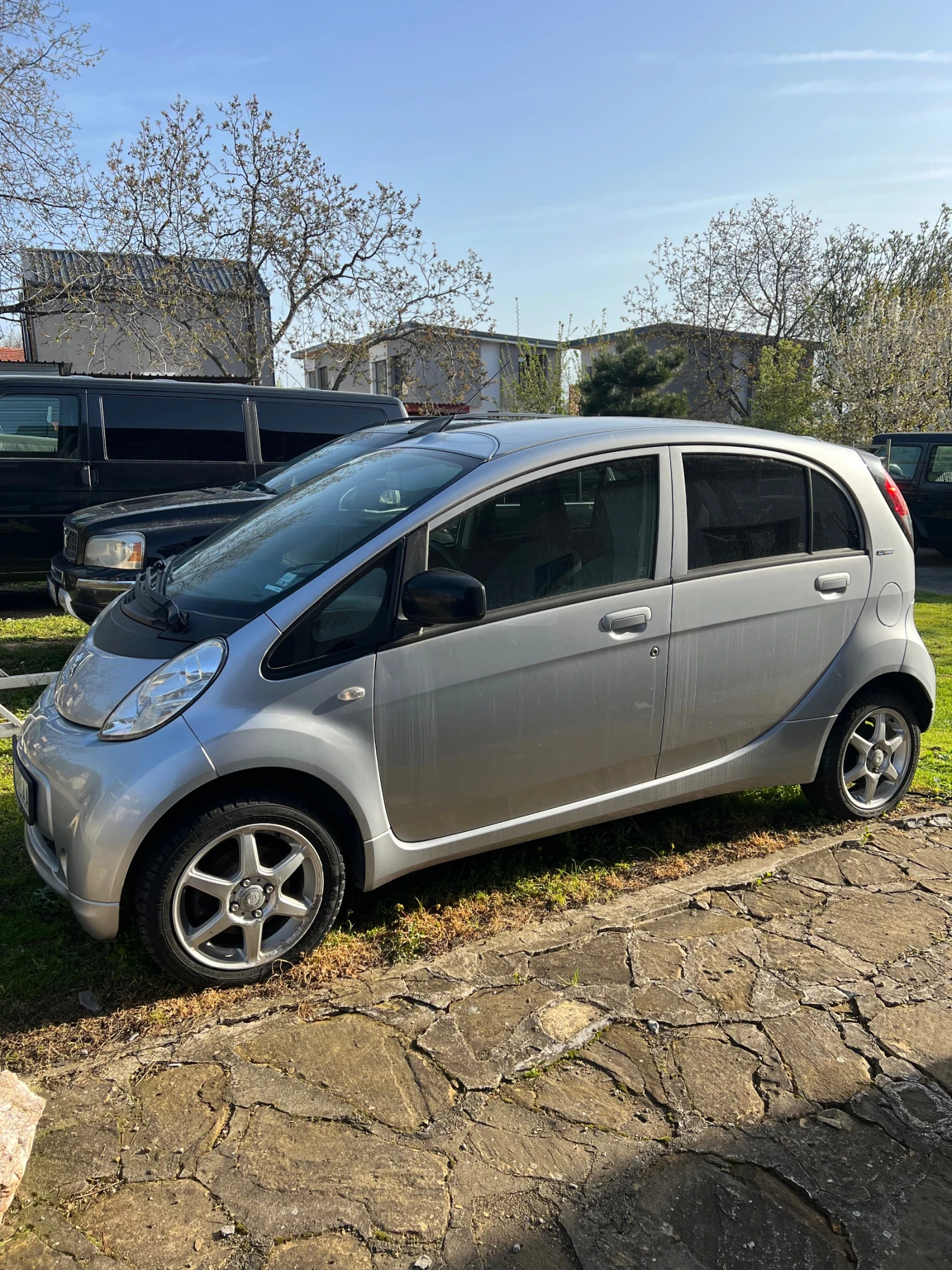 Peugeot iOn  - изображение 2