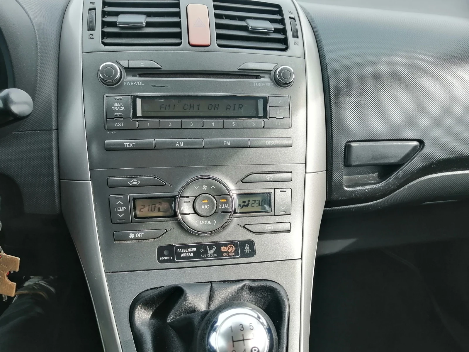 Toyota Auris 1.4 - изображение 9