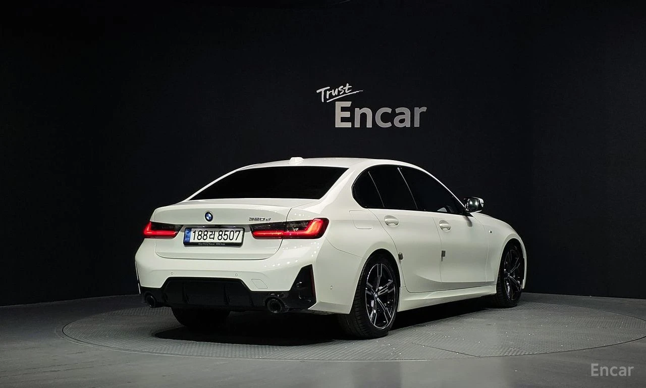 BMW 320 d M SPORT* DISTRONIC* КАМЕРА* ПОДГРЕВ* ШИБИДАХ* , снимка 3 - Автомобили и джипове - 54910182