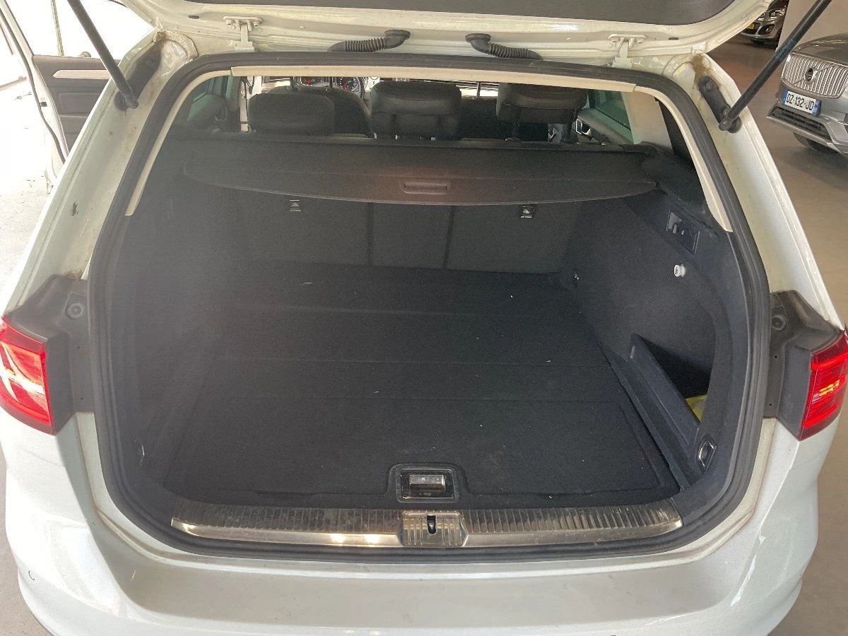 VW Passat 2.0TDI* Highline* Панорама* LaserLED* Germany, снимка 16 - Автомобили и джипове - 54943376